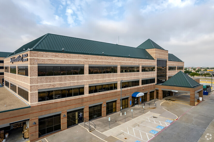 400 W LBJ Fwy, Irving, TX en alquiler - Foto del edificio - Imagen 2 de 5