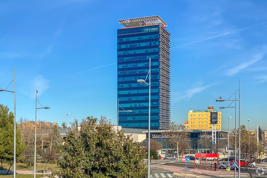 Oficina en Alcalá de Henares, Madrid en venta - Foto del edificio - Imagen 3 de 4