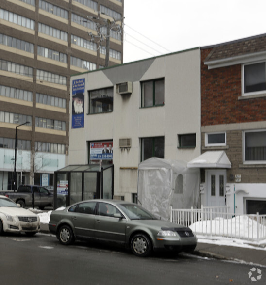 270 Rue Chabanel O, Montréal, QC en alquiler - Foto del edificio - Imagen 2 de 2