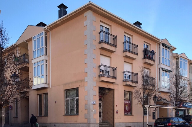 Más detalles de Calle Panadería, 2, El Escorial - Edificio residencial​ en venta