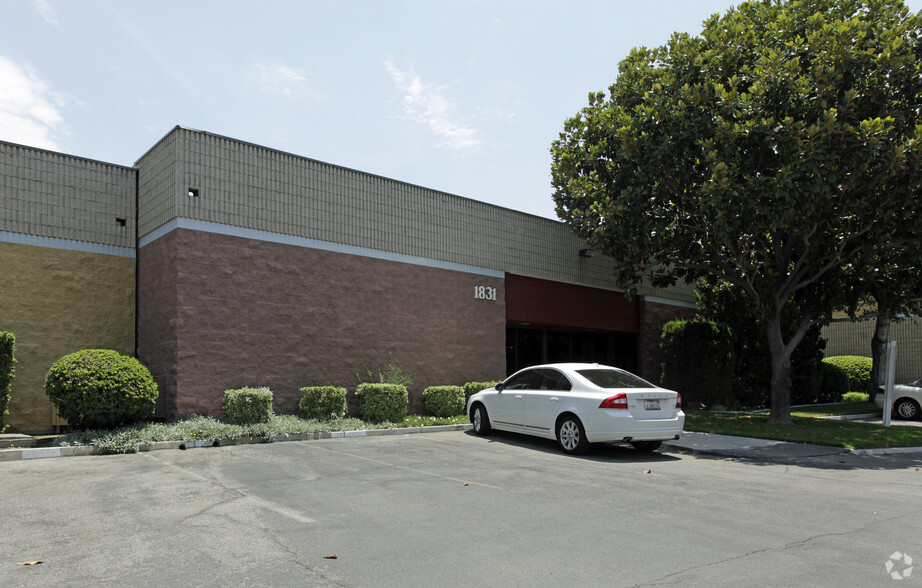 1831 S Commercenter Dr W, San Bernardino, CA en alquiler - Foto del edificio - Imagen 3 de 4