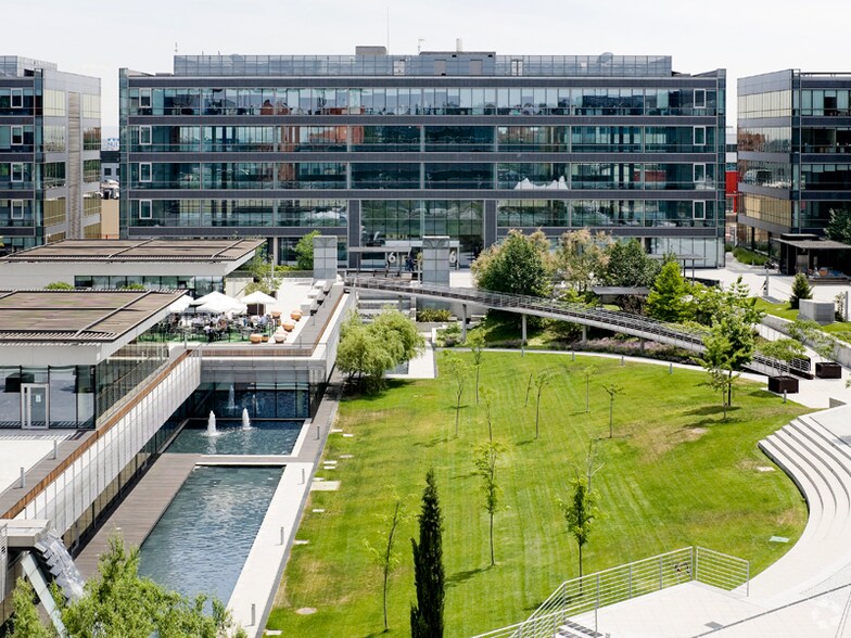 Calle de Campezo, 1, Madrid, Madrid en alquiler - Foto del edificio - Imagen 2 de 10