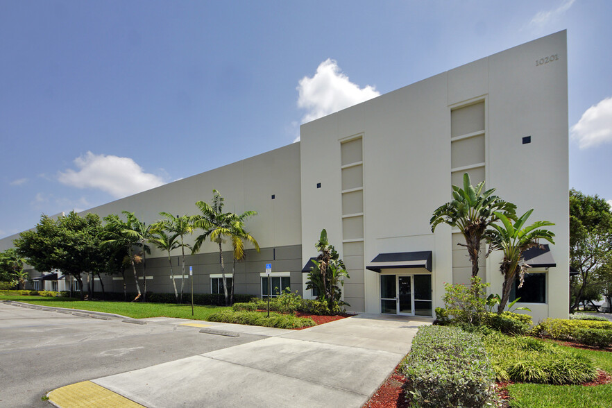 10201 NW 112th Ave, Medley, FL en alquiler - Foto del edificio - Imagen 1 de 6