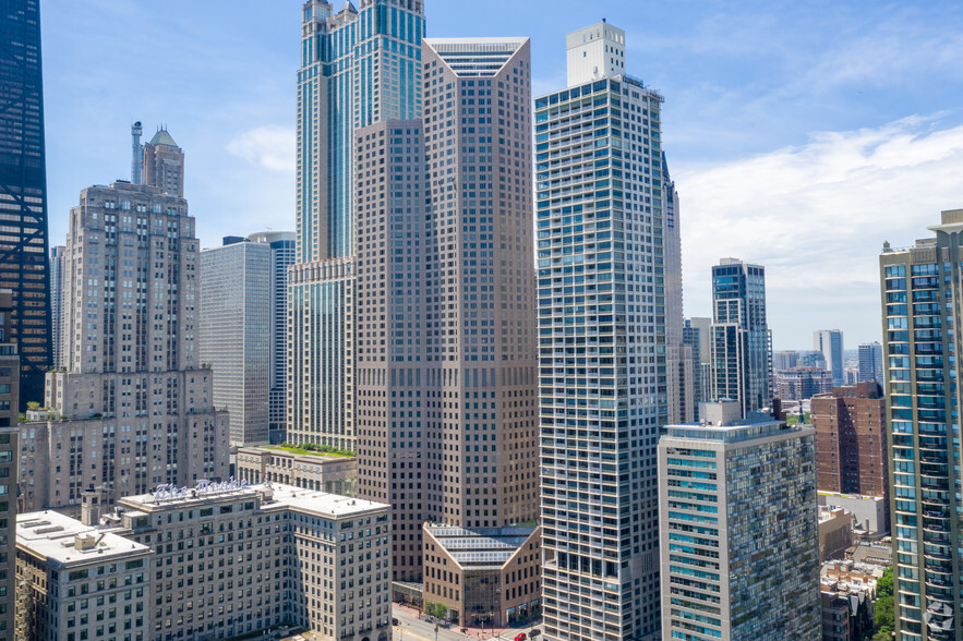 980 N Michigan Ave, Chicago, IL en alquiler - Foto del edificio - Imagen 2 de 32