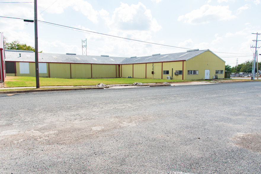 1201 Kessler Ave, Schulenburg, TX en venta - Foto del edificio - Imagen 3 de 28