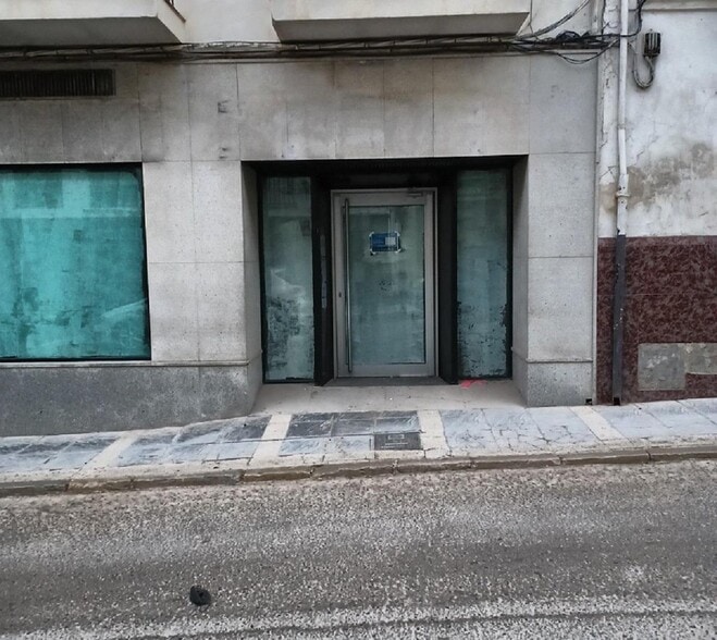 Oficina en Montefrío en venta - Foto del edificio - Imagen 3 de 10