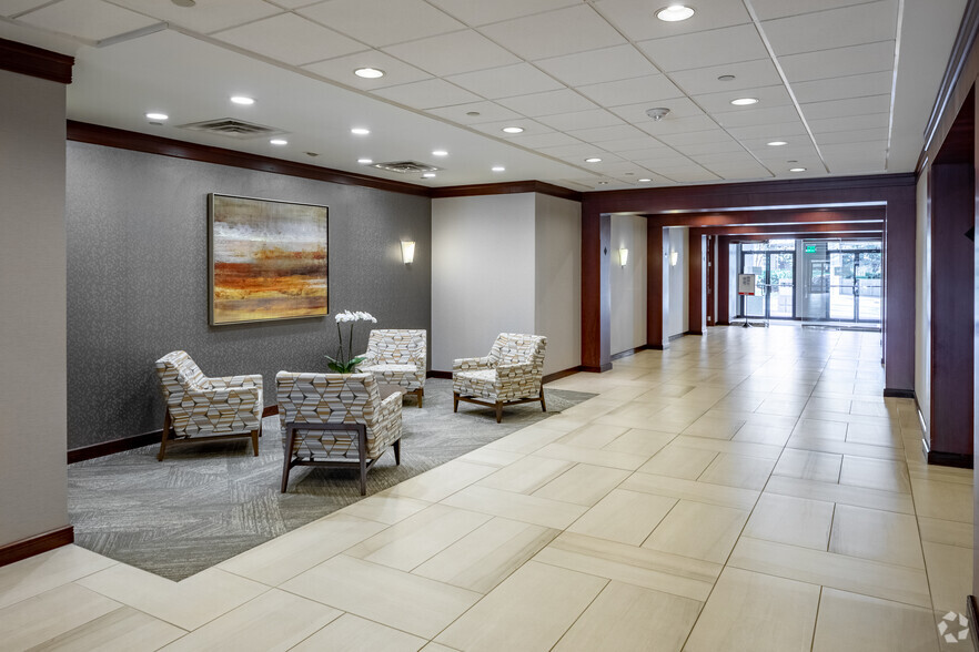 2200 Century Pky NE, Atlanta, GA en alquiler - Lobby - Imagen 3 de 7