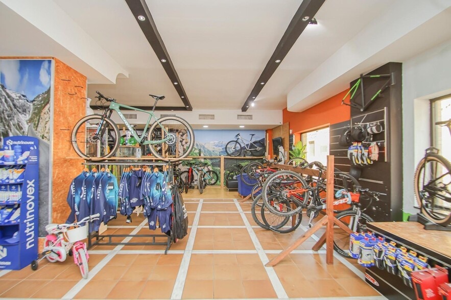 Local en Bormujos, Sevilla en venta - Foto del edificio - Imagen 2 de 17