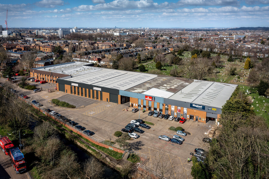 3-4 Fairfield Trade Park, Kingston Upon Thames en alquiler - Foto del edificio - Imagen 1 de 36