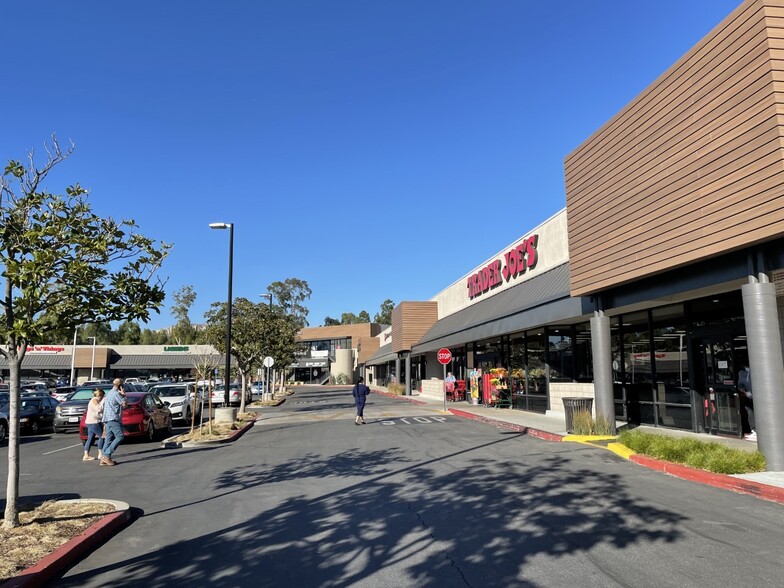 2955 Cochran St, Simi Valley, CA en alquiler - Foto del edificio - Imagen 1 de 4