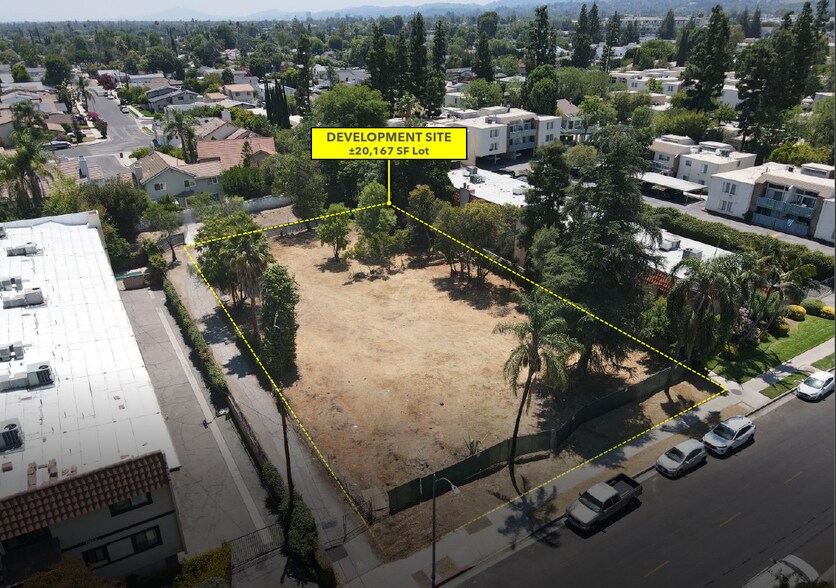 5808 Etiwanda Ave, Tarzana, CA en venta - Foto del edificio - Imagen 1 de 2