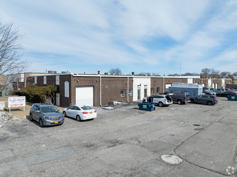 70 E Jefryn Blvd, Deer Park, NY en venta - Foto principal - Imagen 1 de 13