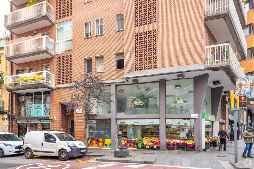 Edificio residencial en Barcelona, Barcelona en venta - Foto del edificio - Imagen 2 de 3