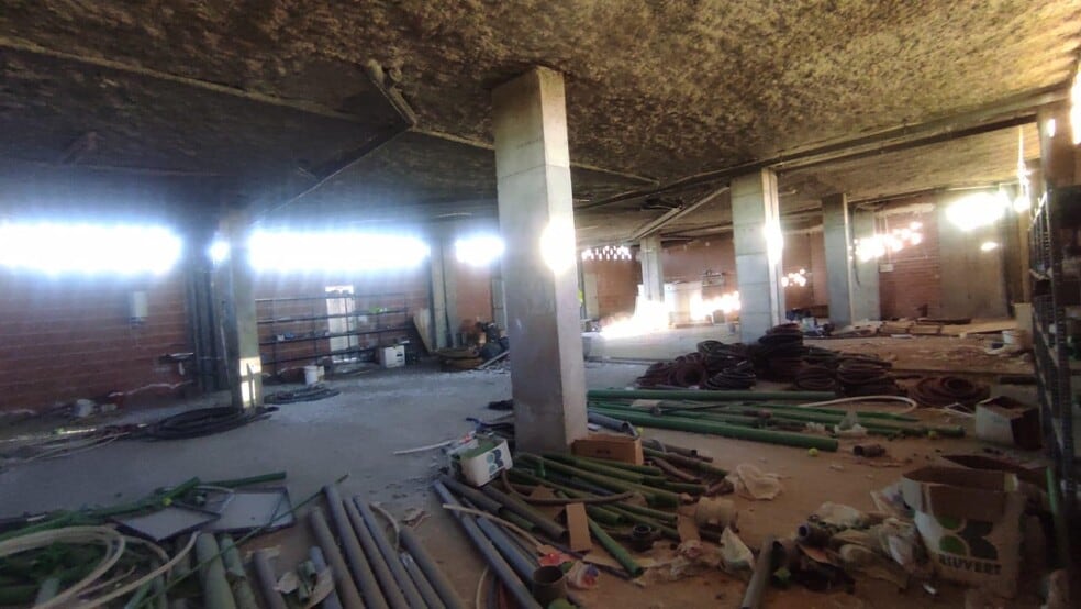 Local en León, León en venta - Foto del edificio - Imagen 3 de 10