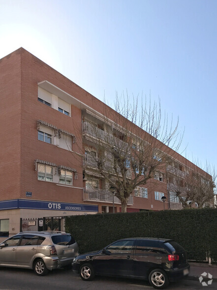 Calle Fuentenovilla, 1, Alcalá De Henares, Madrid en venta - Foto del edificio - Imagen 2 de 2