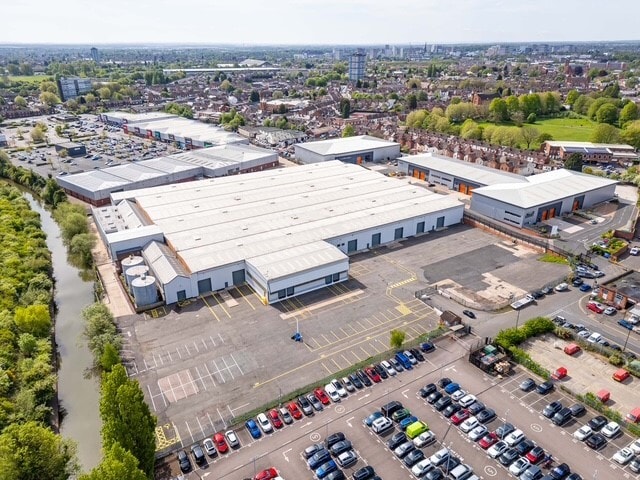 Más detalles de Canal Rd, Coventry - Nave en alquiler