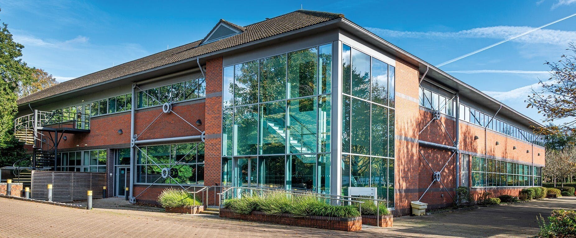 2 Millboard Rd, Bourne End en alquiler Foto del edificio- Imagen 1 de 5