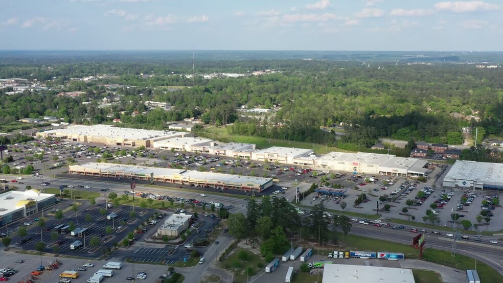 266 Bobby Jones Expy, Augusta, GA en alquiler - Vídeo aéreo - Imagen 2 de 5