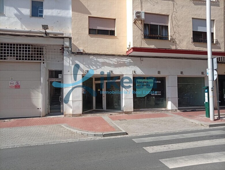 Local en Motril en venta - Foto del edificio - Imagen 2 de 9