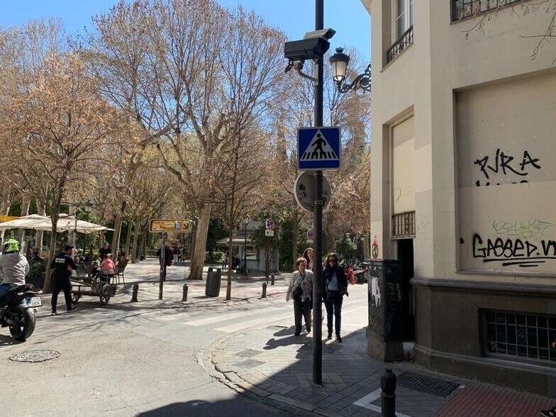 Local en Granada, Granada en venta - Foto del edificio - Imagen 3 de 11