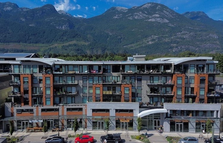 38033-38041 2 Av, Squamish, BC en venta - Foto del edificio - Imagen 2 de 7