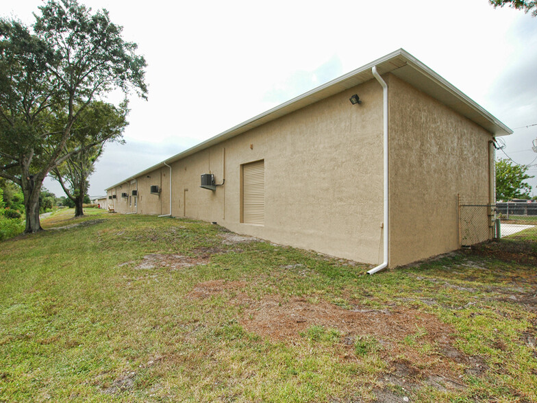 1733 SW Biltmore St, Port Saint Lucie, FL en venta - Foto del edificio - Imagen 3 de 19