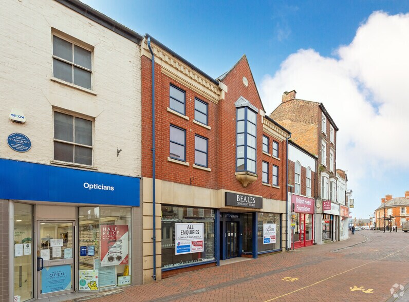 7 Market Pl, Spalding en alquiler - Foto del edificio - Imagen 3 de 5