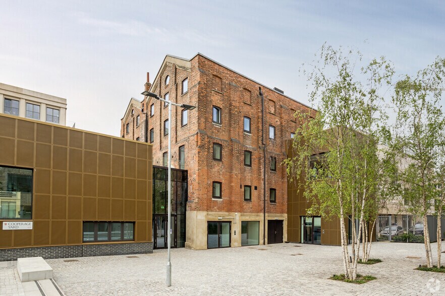 Sugar House Ln, London en alquiler - Foto principal - Imagen 1 de 9