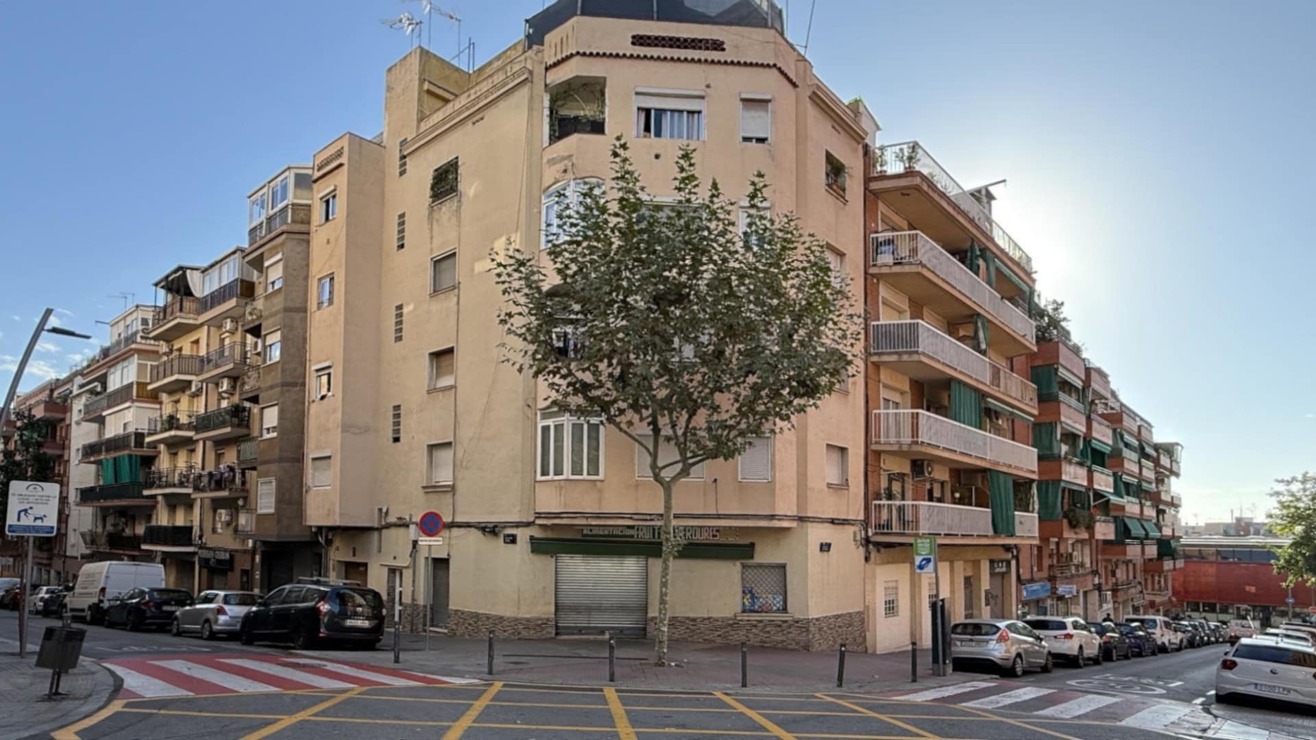 Edificio residencial en Esplugues de Llobregat, Barcelona en venta Foto del edificio- Imagen 1 de 23