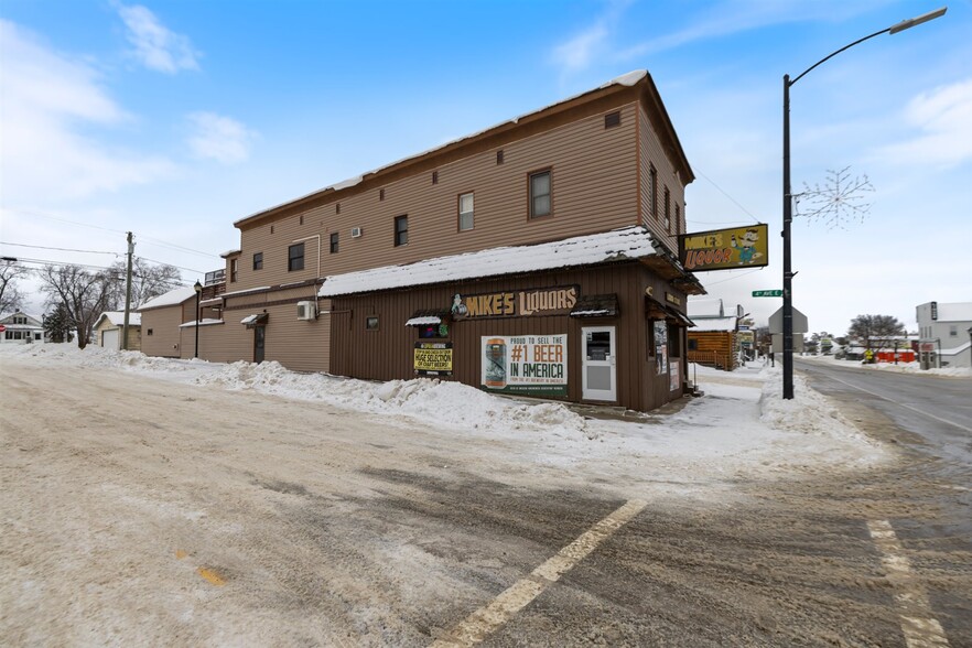 401 E Sheridan St, Ely, MN en venta - Foto del edificio - Imagen 3 de 58