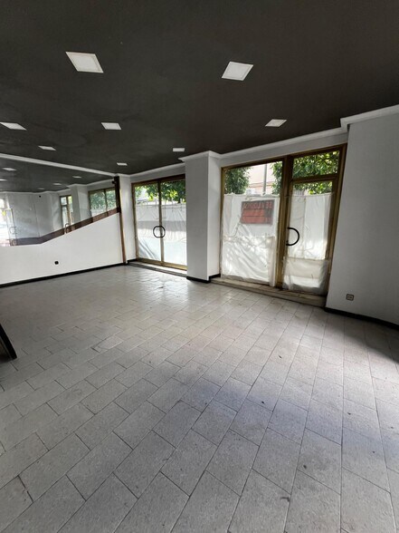 Local en Córdoba, Córdoba en alquiler - Foto del edificio - Imagen 2 de 6