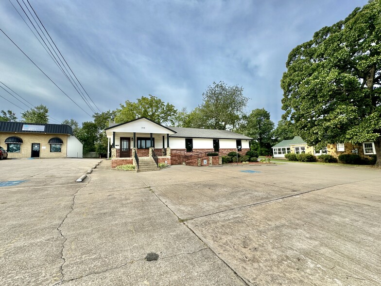 206 E Downing St, Tahlequah, OK en venta - Foto del edificio - Imagen 2 de 59