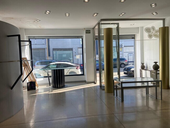 Más detalles de Calle Libro, Sevilla, SEVILLA - Nave en alquiler