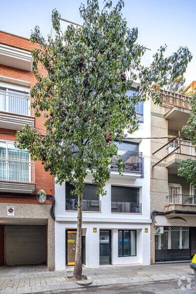 Edificio residencial en Santa Coloma De Gramenet, Barcelona en venta - Foto del edificio - Imagen 1 de 3