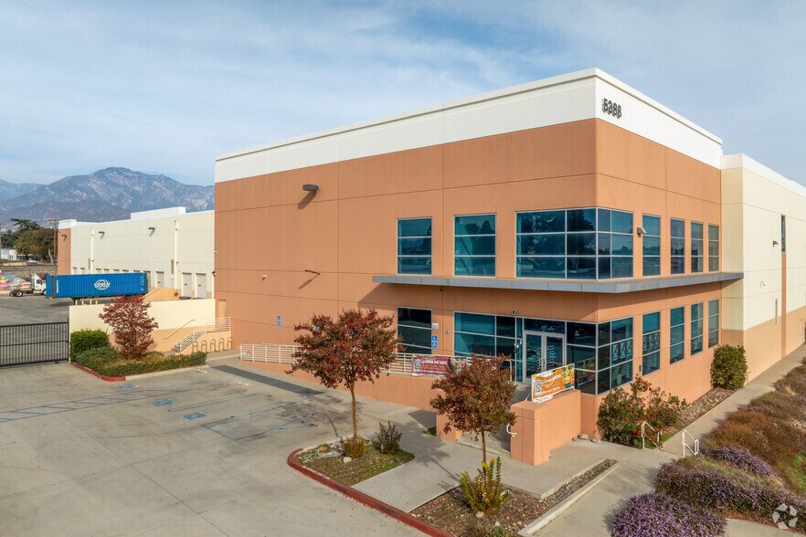5388 Arrow Hwy, Montclair, CA en venta - Foto principal - Imagen 1 de 22