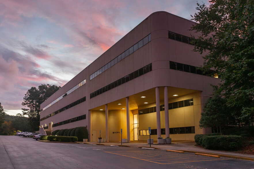 5171 Glenwood Ave, Raleigh, NC en alquiler - Foto del edificio - Imagen 3 de 3