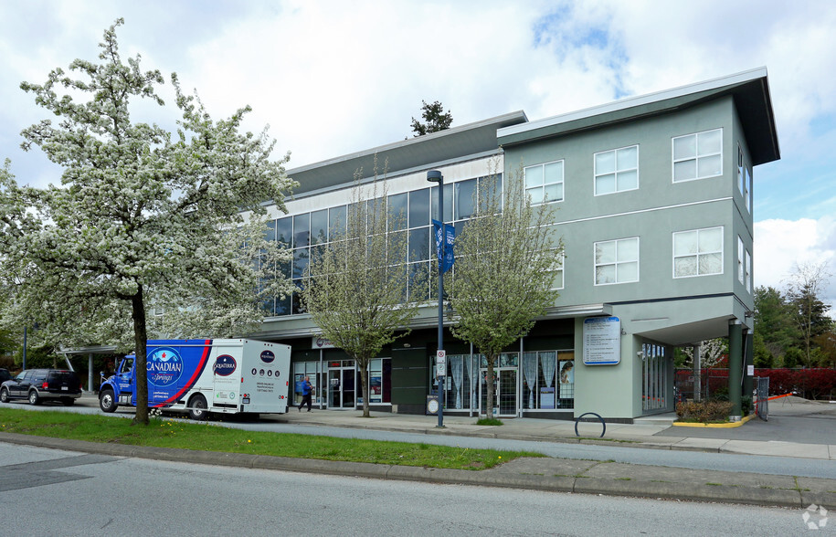 15957 84th Ave, Surrey, BC en venta - Foto del edificio - Imagen 2 de 5