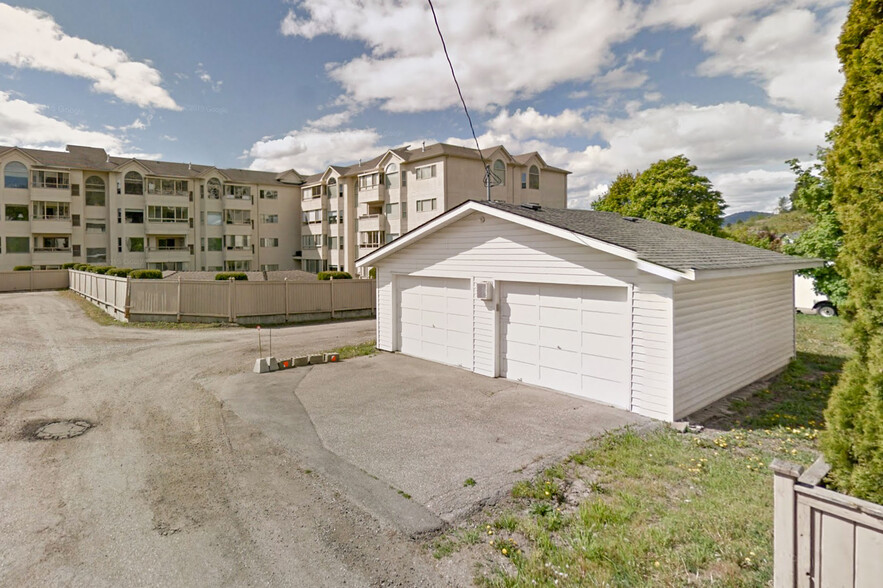 3033 39A St, Vernon, BC en venta - Foto del edificio - Imagen 3 de 3