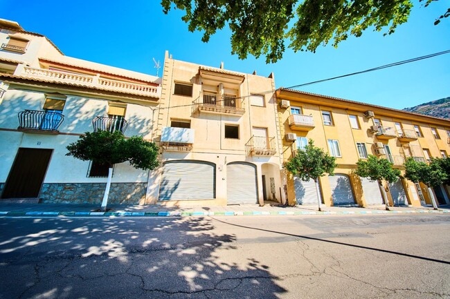 Más detalles de Calle Señor de la Expiración, 65, Lanjarón - Edificio residencial​ en venta
