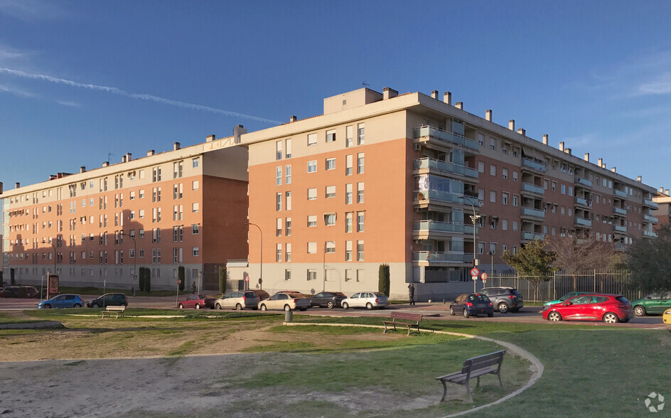 Calle Lago Blanco, 2, Parla, Madrid en alquiler - Foto del edificio - Imagen 1 de 3