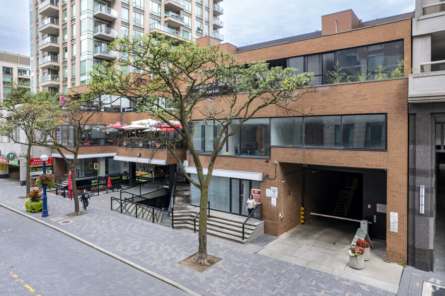 70 Yorkville Ave, Toronto, ON en alquiler - Foto del edificio - Imagen 2 de 8