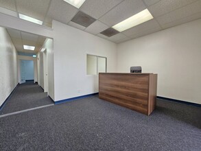 515-525 N Azusa Ave, La Puente, CA en alquiler Foto del edificio- Imagen 1 de 6