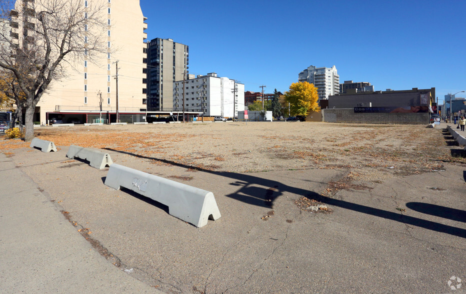 11558 Jasper Ave NW, Edmonton, AB en alquiler - Foto del edificio - Imagen 2 de 5