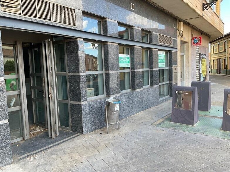 Local en León, León en venta - Foto del edificio - Imagen 2 de 15