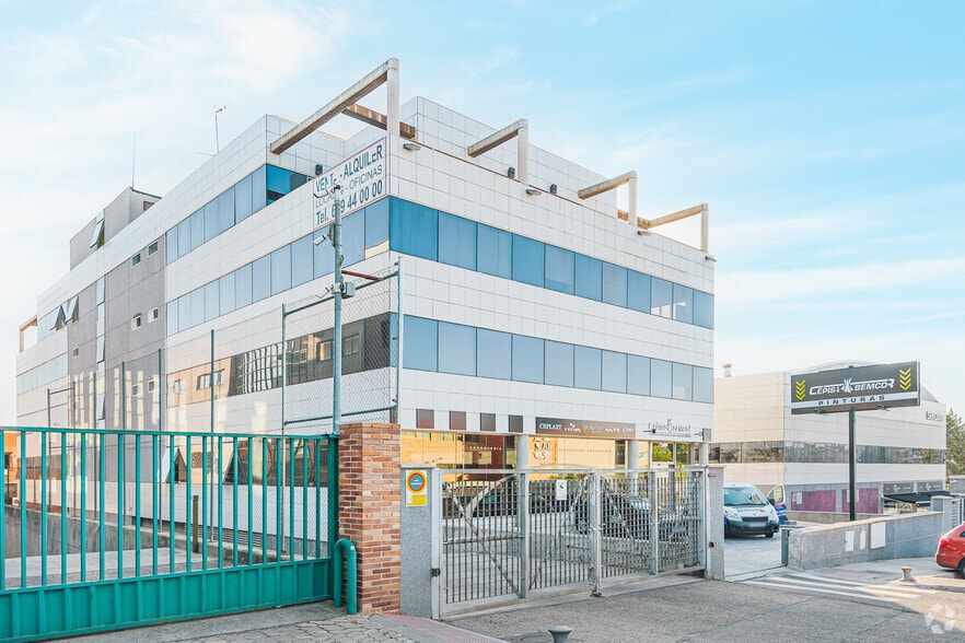 Calle Granja, 1, Alcobendas, Madrid en venta - Foto del edificio - Imagen 2 de 4