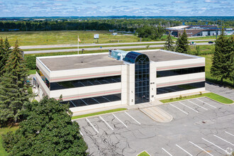 815 Taylor Creek Dr, Ottawa, ON en alquiler Foto del edificio- Imagen 2 de 2