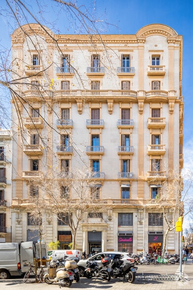 Local en Barcelona, Barcelona en alquiler - Foto del edificio - Imagen 2 de 2