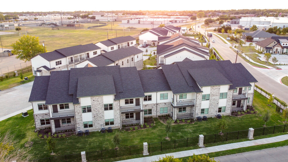 15 Northgate Dr, Waxahachie, TX en venta - Foto del edificio - Imagen 1 de 7