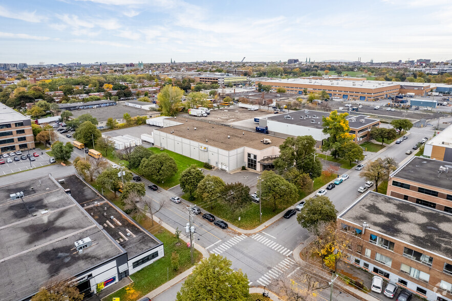 300 Rue De Liège O, Montréal, QC en alquiler - Vista aérea - Imagen 2 de 4