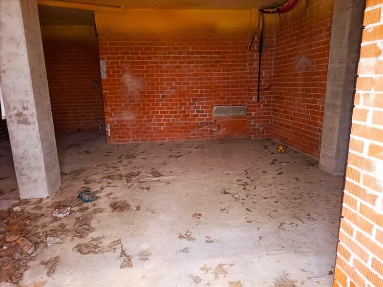 Local en León, León en venta - Foto del edificio - Imagen 3 de 10